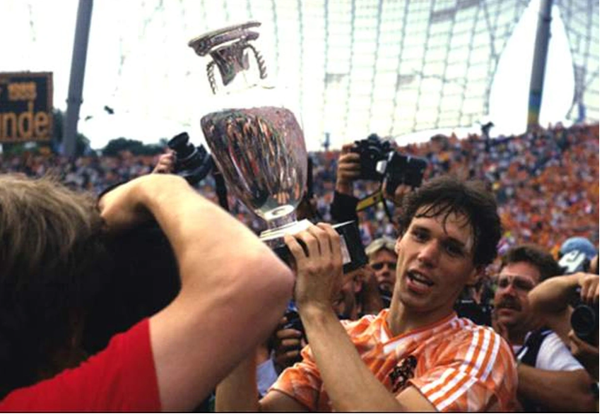 Ai ghi bàn quyết định giúp Hà Lan vô địch Euro 1988