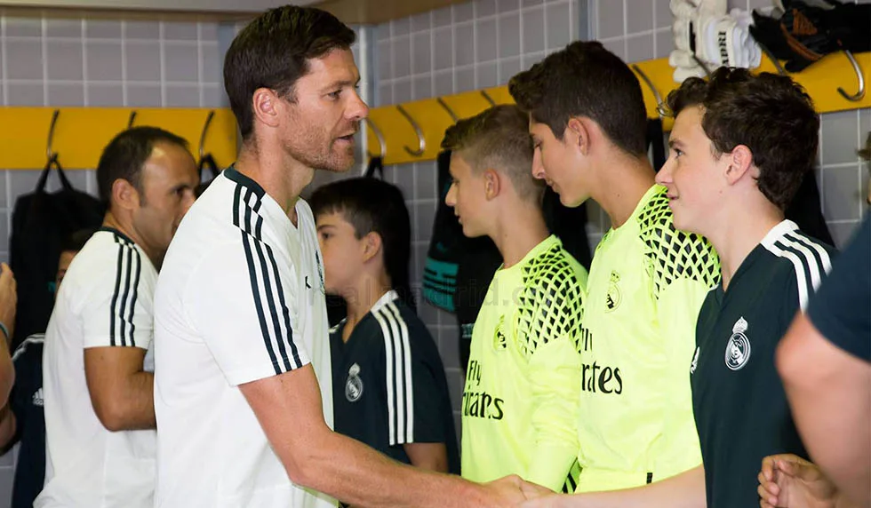 goc-huyen-thoai-su-nghiep-cam-quan-cua-huan-luyen-vien-xabi-alonso-a4